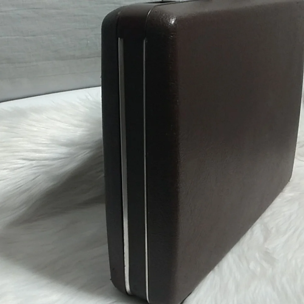 Samsonite Delegate Vintage Suitcase W Key 🔑 See Pockets For Storage